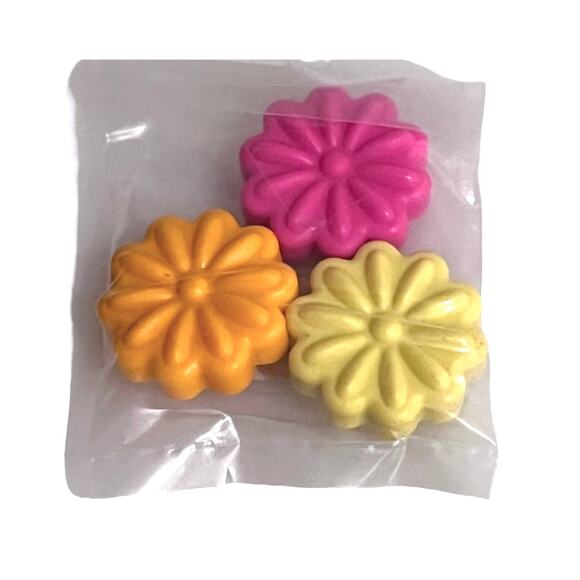American Girl FLOWER BAR SOAP Set (3) Julie Bathroom Toy Accessories Daisies NEW - Picture 2 of 7
